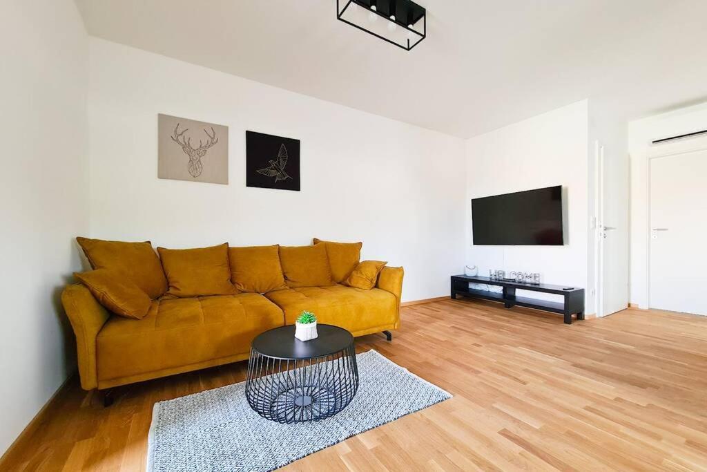 Friendship Suite Morbisch am See Bagian luar foto