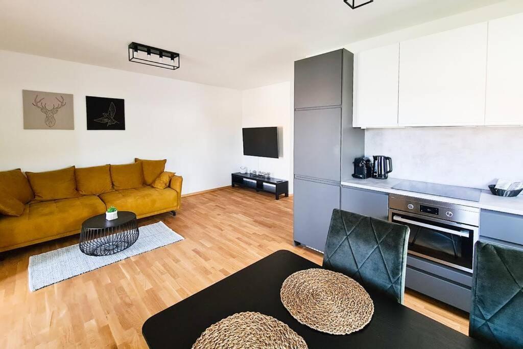 Friendship Suite Morbisch am See Bagian luar foto